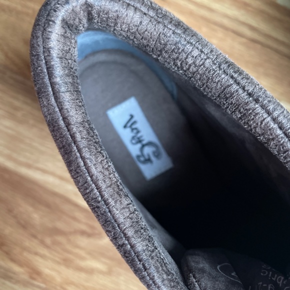 Women Size 7 Fall Velcro Strap Boot Booties- So cute!! Excellent condition, worn - Picture 4 of 5